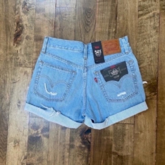 Levi’s mid rise Jean Demin Shorts Size 24 Distressed Patch NEW Roll Cuff. - Picture 3 of 4